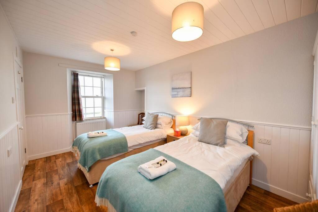 3 Bedroom Townhouse Right On The Harbour Isle of Whithorn Exterior foto